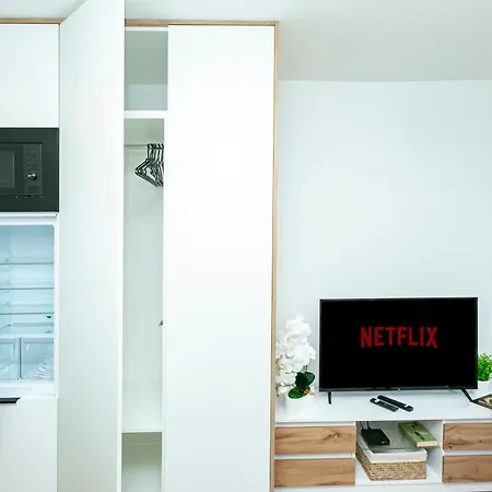 Grzybowska 30 Yellow - Better Varsavia