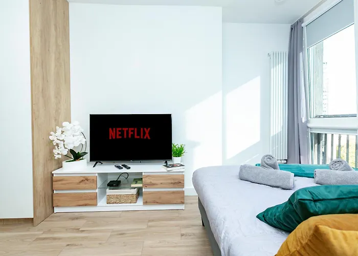 Grzybowska 30 Yellow - Better * Warsaw