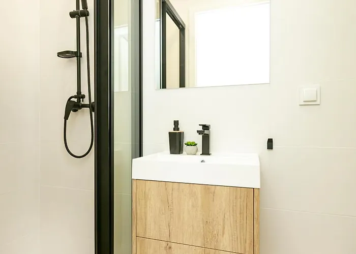 Grzybowska 30 Yellow - Better Warsaw