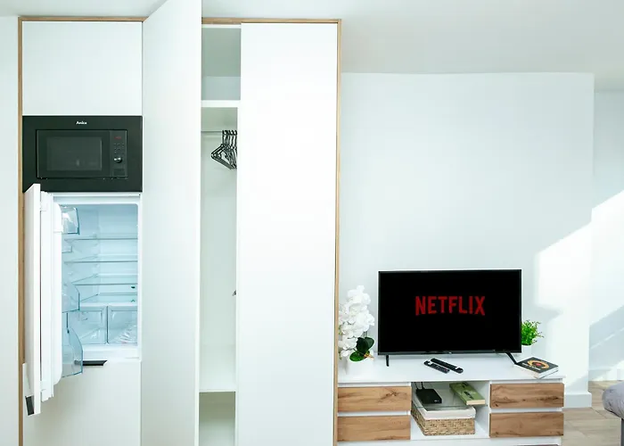 Grzybowska 30 Yellow - Better Warsaw